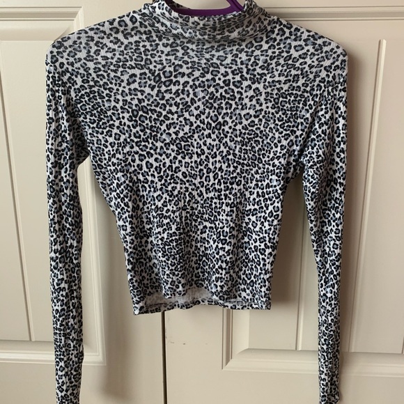 BRANDY MELVILLE LEOPARD PRINT DANIELA TOP - Picture 2 of 3